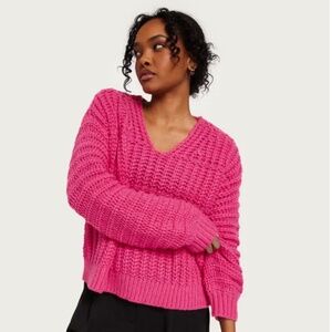 Vero Moda Bright Pink V-Neck Sweater Size Small Relaxed fit